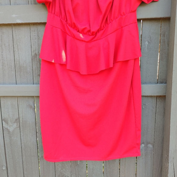 NWT Boohoo Red Formal Cold Shoulder Dress Size 28 - Picture 9 of 15